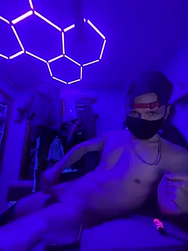 Cloudd Kingg Iceyyy online show from August 6, 1:51 am