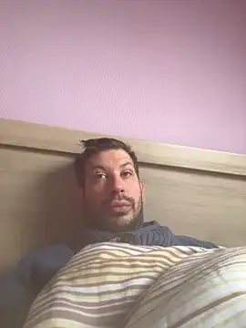 Snapshot of Taxidriver1988 chatting on December 18, 9:26 am Taxidriver1988 online show from December 18, 9:26 am