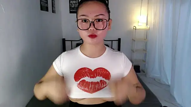 Snapshot of Vivorey_Leighn chatting on July 7, 3:38 pm Vivorey Leighn online show from July 7, 3:38 pm