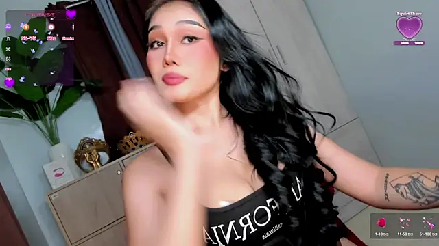 Snapshot of Icon1c_LiLy chatting on June 1, 11:12 am Icon1c LiLy online show from June 1, 11:12 am