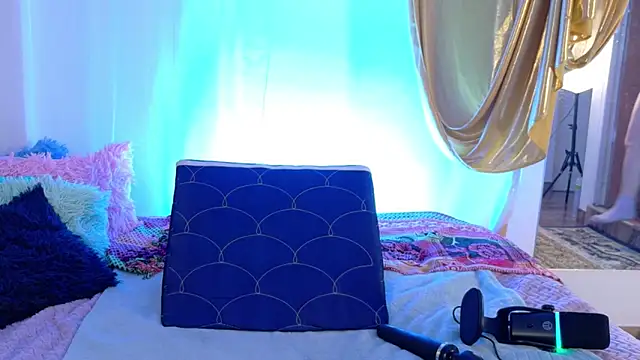 magali 19 online show from February 1, 8:18 pm