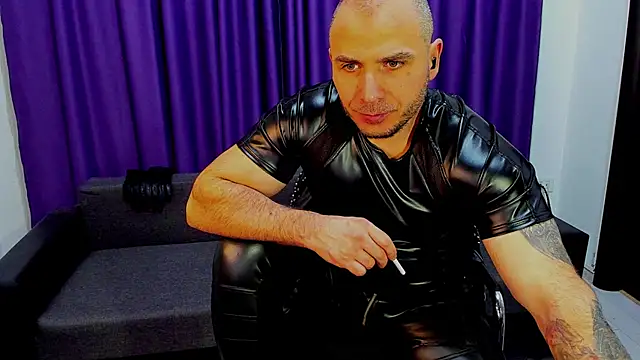 Snapshot of Anthony_Hard chatting on February 6, 12:00 am Anthony Hard online show from February 6, 12:00 am