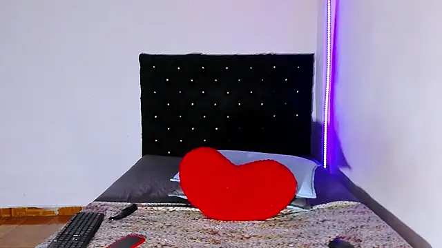 Snapshot of valen_colombian69 chatting on February 27, 6:13 am valen colombian69 online show from February 27, 6:13 am