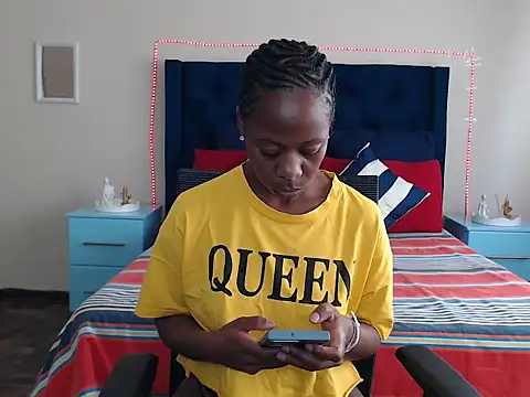 Snapshot of QUEENMANDYY chatting on March 17, 6:28 am QUEENMANDYY online show from March 17, 6:28 am