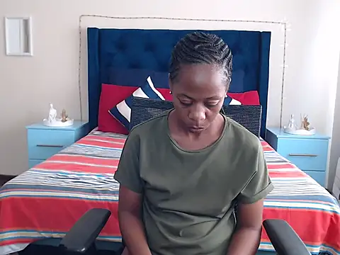 Snapshot of QUEENMANDYY chatting on March 26, 5:46 am QUEENMANDYY online show from March 26, 5:46 am