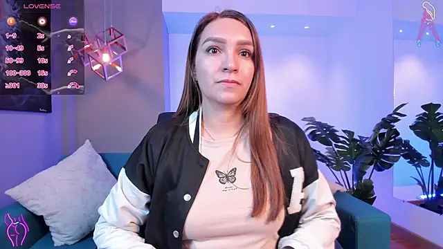 miataylorr1 online show from November 25, 11:21 am