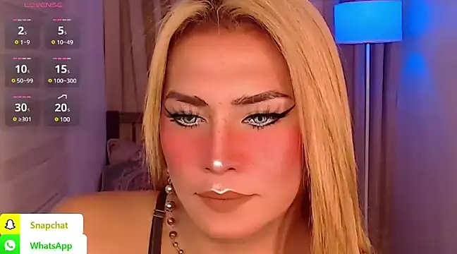 Snapshot of QUEEN_GIAMOORE69 chatting on December 14, 9:24 pm QUEEN GIAMOORE69 online show from December 14, 9:24 pm