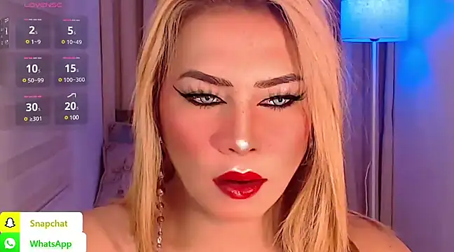 Snapshot of QUEEN_GIAMOORE69 chatting on January 3, 6:14 pm QUEEN GIAMOORE69 online show from January 3, 6:14 pm