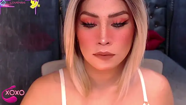 Snapshot of QUEEN_GIAMOORE69 chatting on September 24, 7:28 pm QUEEN GIAMOORE69 online show from September 24, 7:28 pm