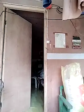 Snapshot of lickmepussy21 chatting on December 18, 10:05 pm lickmepussy21 online show from December 18, 10:05 pm