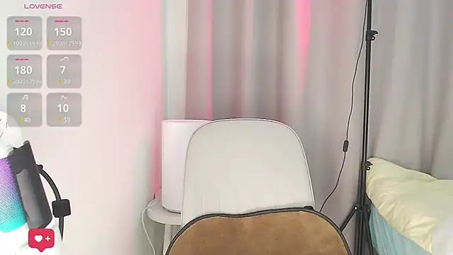 Snapshot of Anne-Sweet chatting on January 14, 4:04 am Anne-Sweet online show from January 14, 4:04 am