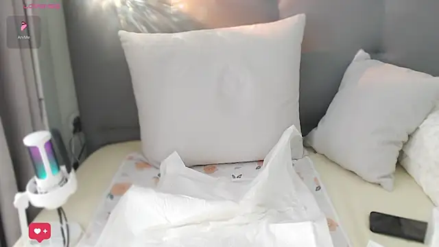 Snapshot of Anne-Sweet chatting on March 1, 6:35 am Anne-Sweet online show from March 1, 6:35 am