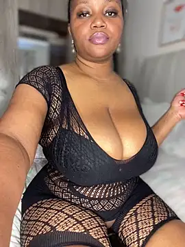 Snapshot of Hyra_Ari chatting on October 30, 9:11 am Hyra Ari online show from October 30, 9:11 am