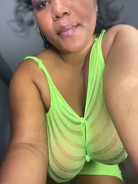 Snapshot of Hyra_Ari chatting on May 5, 7:49 am Hyra Ari online show from May 5, 7:49 am