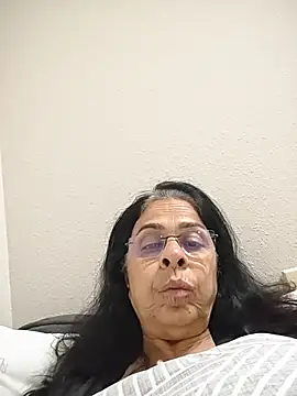 Snapshot of Susannemilf chatting on November 18, 2:50 am Susannemilf online show from November 18, 2:50 am