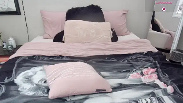 julimonroe online show from January 18, 3:05 pm