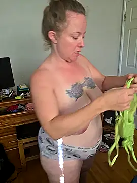 julimonroe online show from October 8, 3:09 pm