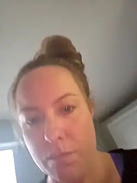 julimonroe online show from February 12, 9:32 pm