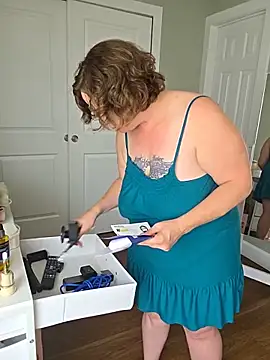 julimonroe online show from May 19, 2:01 pm