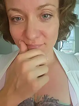 julimonroe online show from June 3, 2:03 am