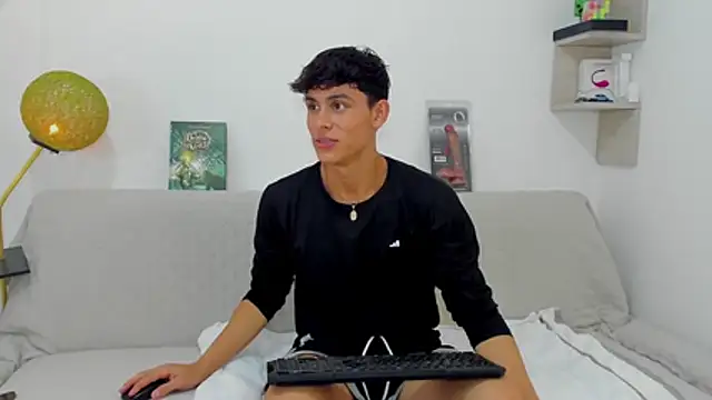 logan thomas online show from November 9, 2:26 pm