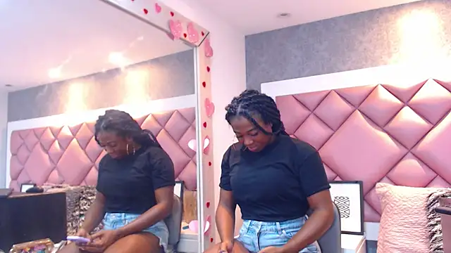 DanielaDuff online show from March 3, 7:42 pm