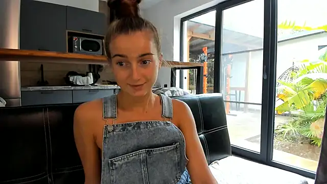 Snapshot of ElizSweet chatting on November 13, 8:46 am ElizSweet online show from November 13, 8:46 am