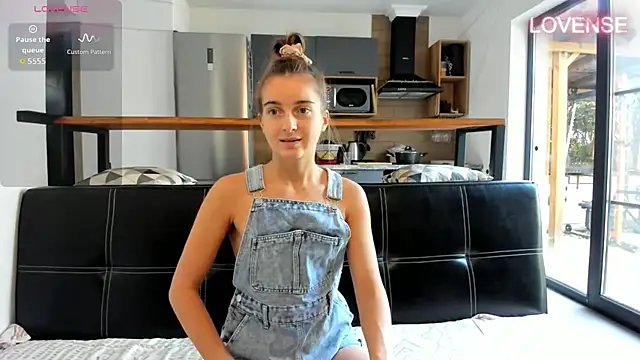 Snapshot of ElizSweet chatting on January 18, 7:12 am ElizSweet online show from January 18, 7:12 am