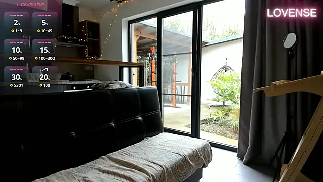 Snapshot of ElizSweet chatting on March 31, 9:32 am ElizSweet online show from March 31, 9:32 am