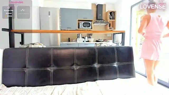 Snapshot of ElizSweet chatting on April 6, 6:58 am ElizSweet online show from April 6, 6:58 am