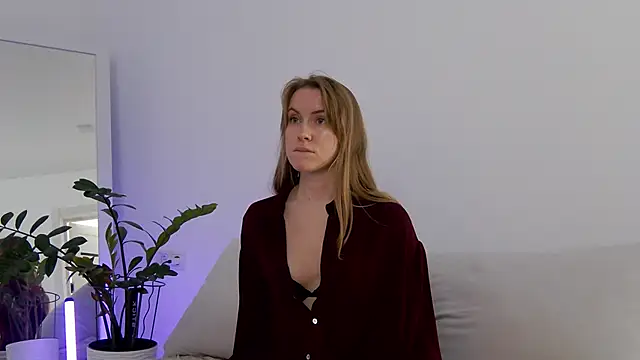 Fallinlove1 online show from March 14, 12:43 pm