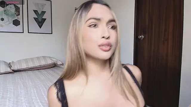 Snapshot of carminaurmommy chatting on December 21, 4:25 pm carminaurmommy online show from December 21, 4:25 pm