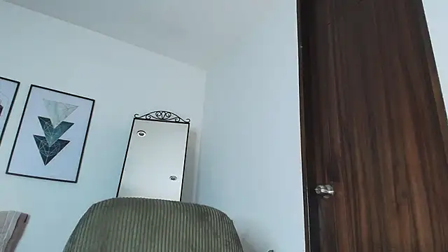 Snapshot of carminaurmommy chatting on February 17, 10:38 pm carminaurmommy online show from February 17, 10:38 pm