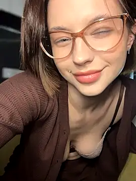 Camilla Railian online show from December 3, 4:39 pm