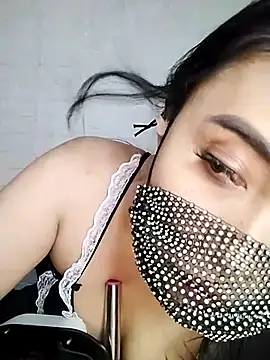 Snapshot of _Shimmerlyn_ chatting on February 15, 2:33 pm Shimmerlyn online show from February 15, 2:33 pm