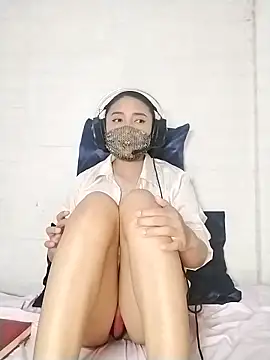 Snapshot of _Shimmerlyn_ chatting on March 1, 8:42 pm Shimmerlyn online show from March 1, 8:42 pm