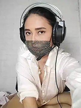 Snapshot of _Shimmerlyn_ chatting on March 2, 5:14 pm Shimmerlyn online show from March 2, 5:14 pm