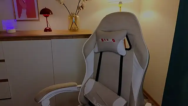 freya nilsson online show from December 8, 6:50 pm