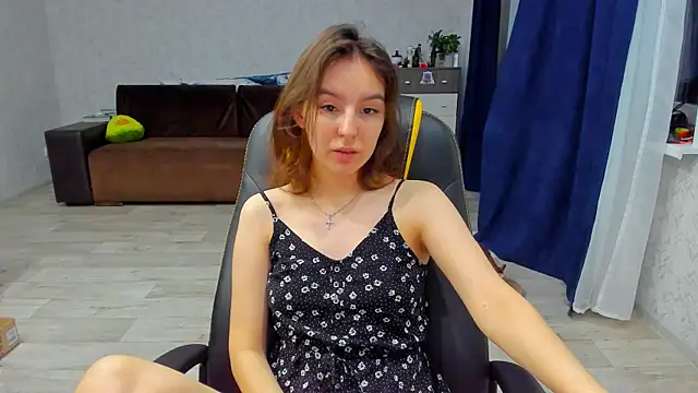 Snapshot of c_arina_x chatting on February 3, 2:14 am c arina x online show from February 3, 2:14 am