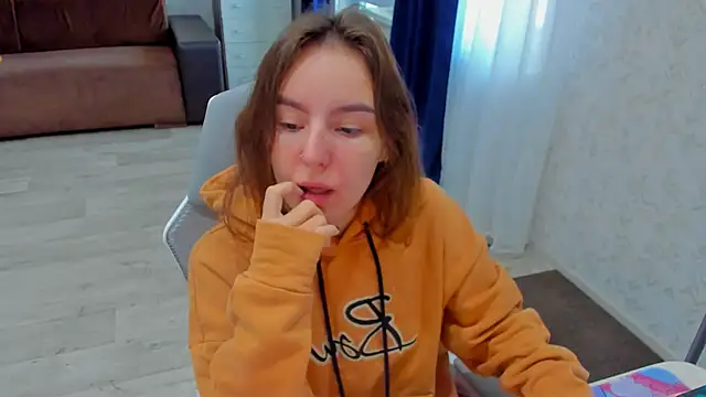 Snapshot of c_arina_x chatting on September 17, 11:01 am c arina x online show from September 17, 11:01 am