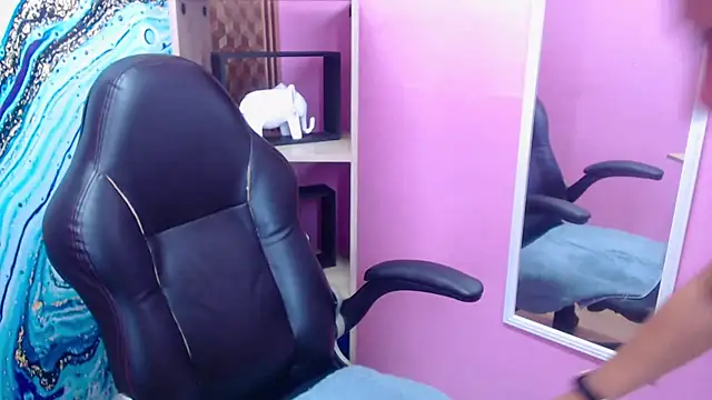 Amy Ronan online show from October 15, 4:18 pm