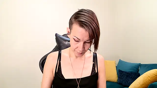 EveEnigma online show from February 4, 1:27 pm