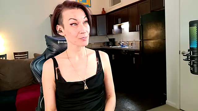 EveEnigma online show from March 5, 1:06 pm