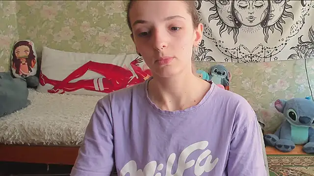 Snapshot of Cutie_Adelia chatting on June 8, 11:32 am Cutie Adelia online show from June 8, 11:32 am