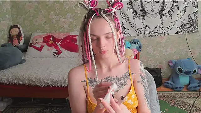 Snapshot of Cutie_Adelia chatting on June 12, 9:41 am Cutie Adelia online show from June 12, 9:41 am