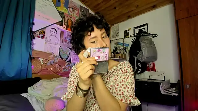 Snapshot of bellaa-w chatting on January 19, 2:37 am bellaa-w online show from January 19, 2:37 am