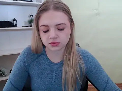 CrazyGloria online show from February 8, 6:22 am