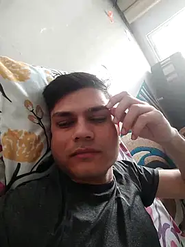 Snapshot of alex78265 chatting on September 15, 1:05 am alex78265 online show from September 15, 1:05 am