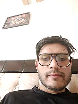 Snapshot of alex78265 chatting on November 15, 8:33 am alex78265 online show from November 15, 8:33 am