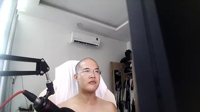 luckyjackie25 online show from September 28, 3:45 am